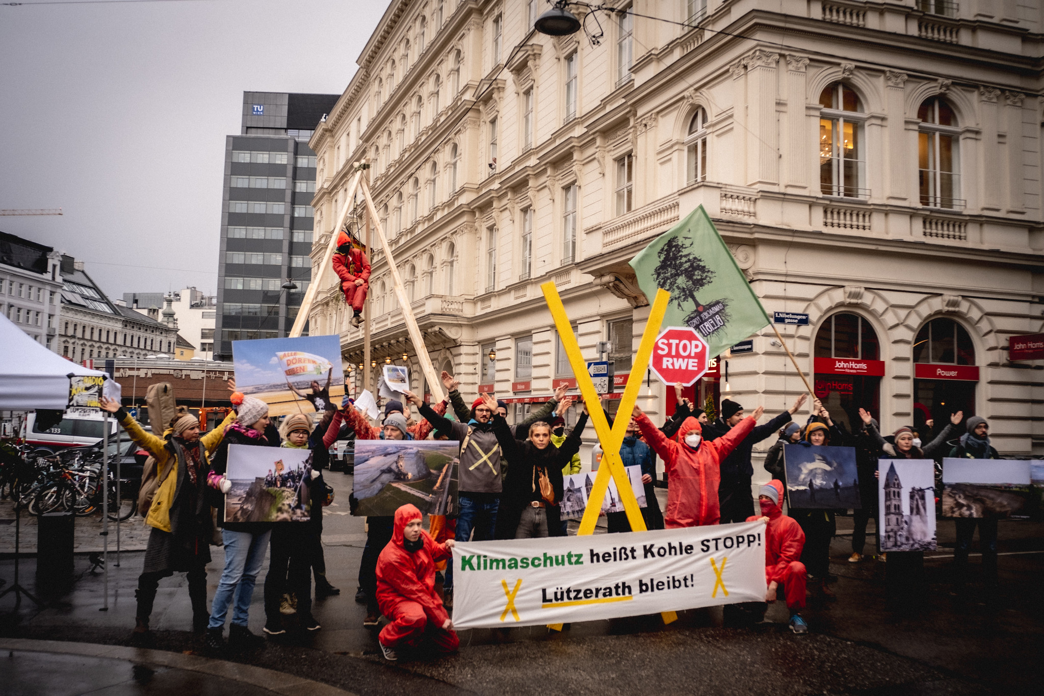Solikundgebung Lützerath Deutsche Botschaft Wien 52617348925_9dd6ff8b96_k